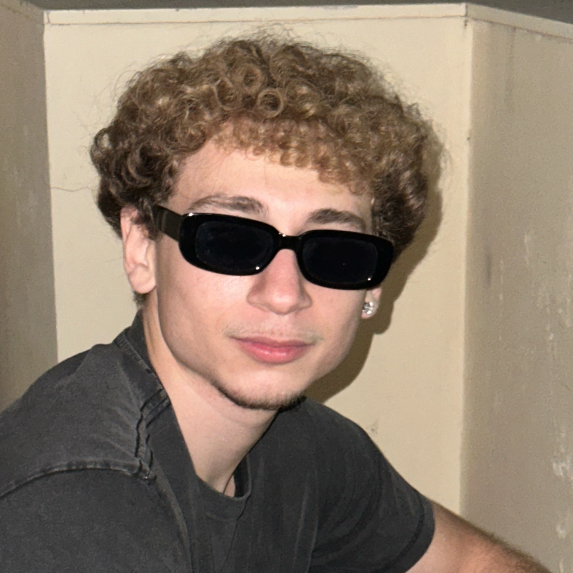 Den mas ekane tin xarh na fortwsei :| 